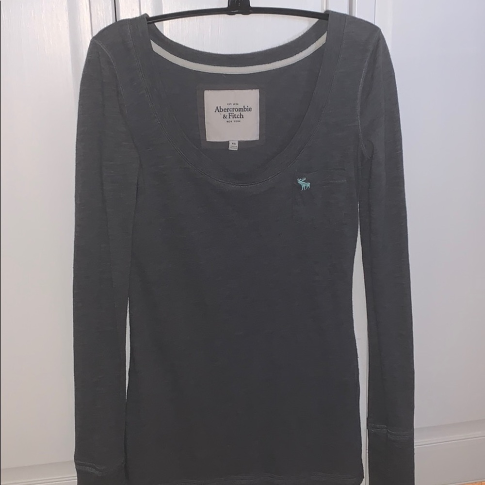 Long Sleeve Gray/blue scoop neck top